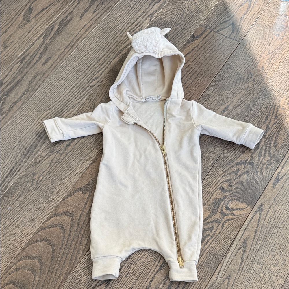 Cozy Cream Hooded Baby Footie 0-3 months newborn baby Carbon soldier EUC